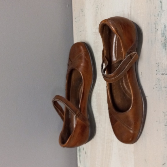 MICHEL M... MAE, BROWN LEATHER, VELCRO STRAP SHOES - Picture 9 of 13